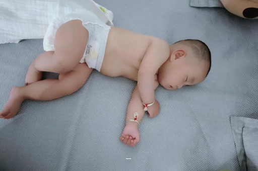 澄迈宝宝先长上牙还是下牙